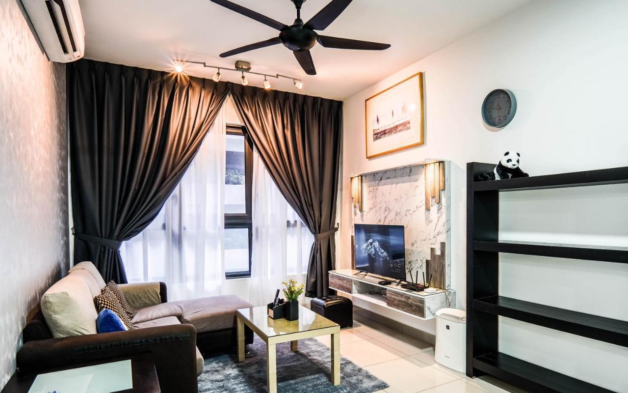 M Vertica Kl By Airhost *